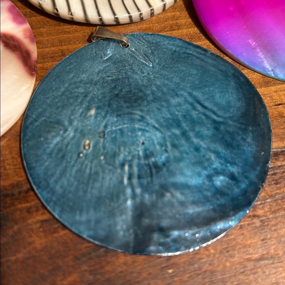 Colorful Shell Pendant Set - Picture 5 of 5
